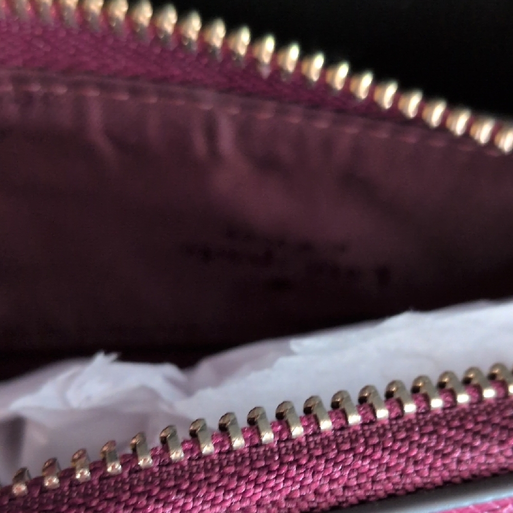 BlackBerry Crossbody Bag - Picture 3 of 5